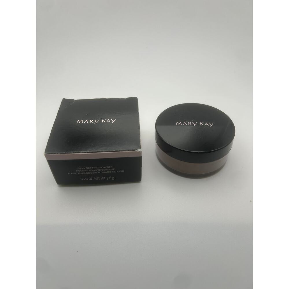 NEW in Box MARY KAY Silky Setting Powder Foundation 174901 Medium Bronze
